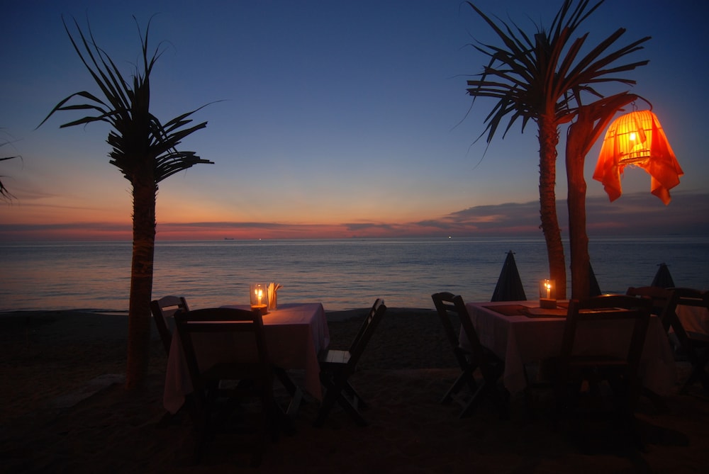 LANTA SEAFRONT RESORT 58/66