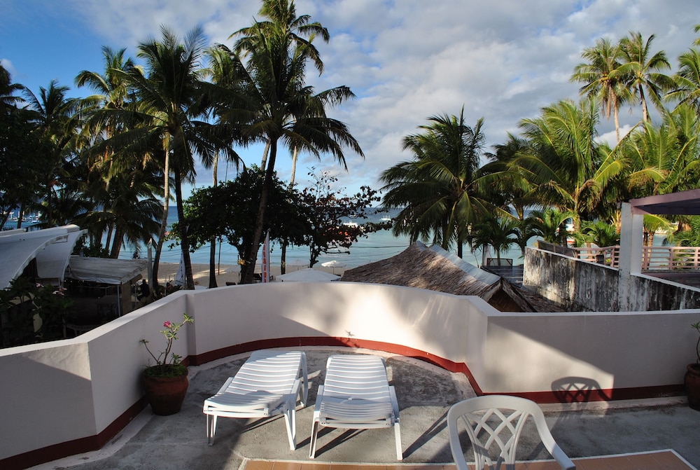Surfside Boracay Resort & Spa 46/50