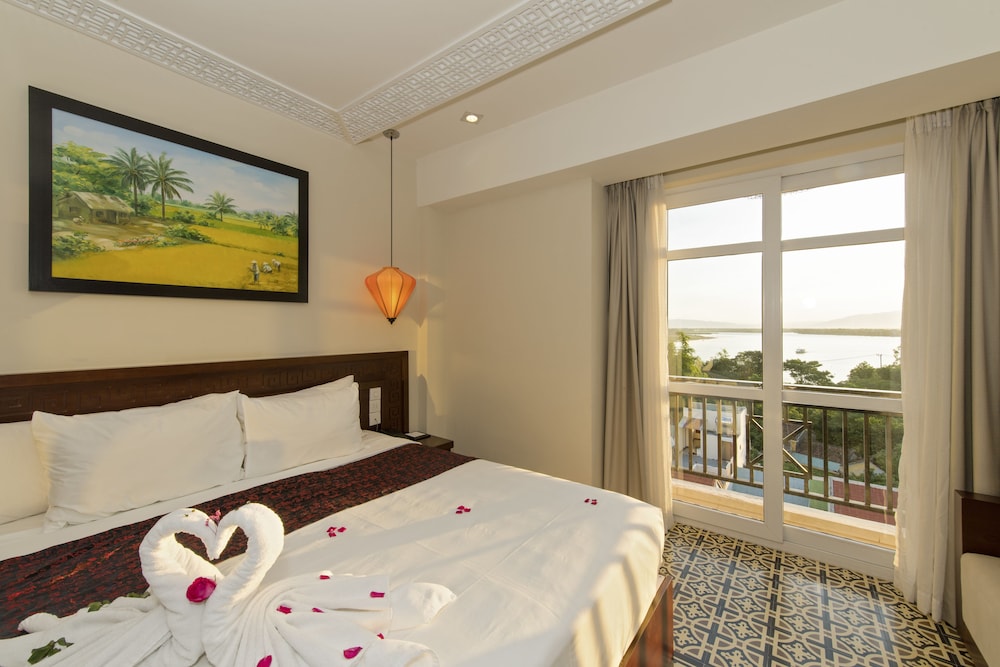 Royal Riverside Hoi An Hotel 30/75