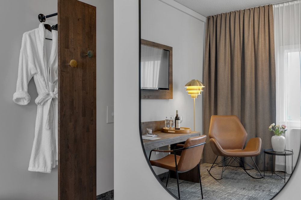 Konvin Hotel by Reykjavik Keflavik Airport 30/80