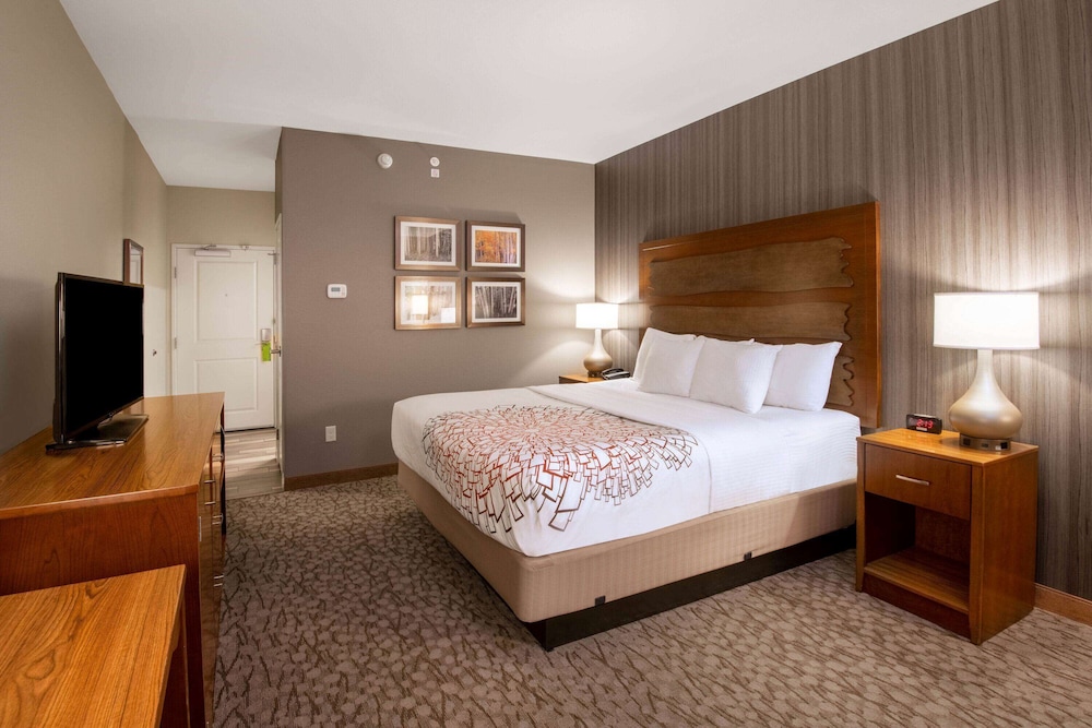 Deluxe, King Bed, Accessible