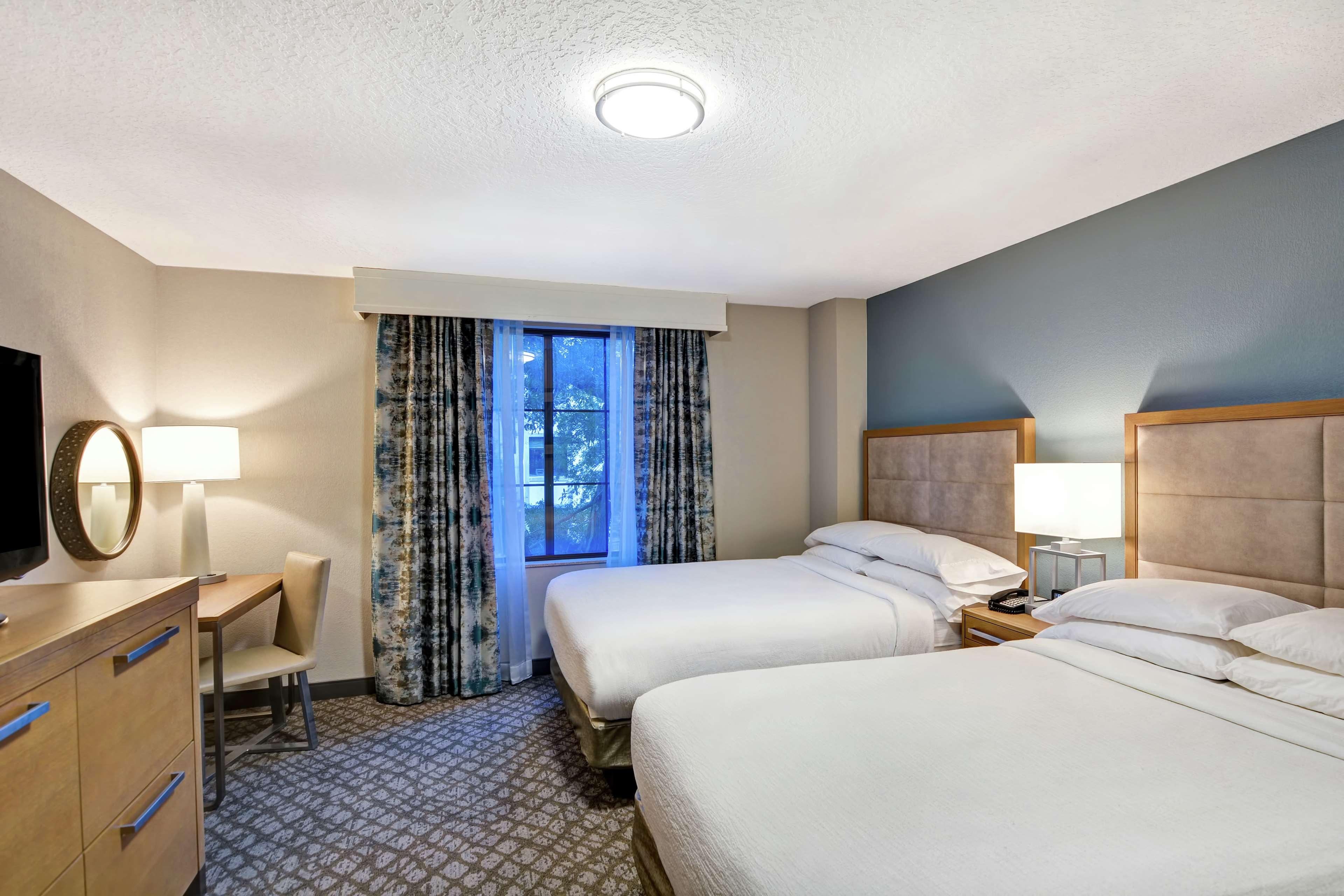 2 ROOMS, SUITE, 2 DOUBLE BEDS, CORNER