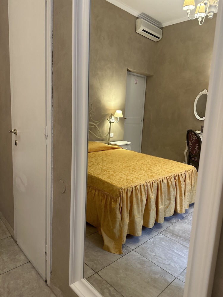 Deluxe, Double Bed, Boutique Hotel Calais Milano 5/10