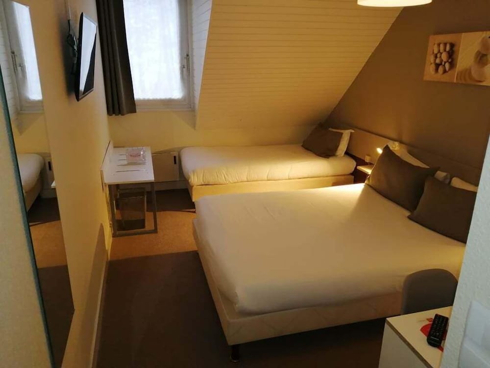 Classic, Triple, 1 Double and 1 Single Bed, Back Side