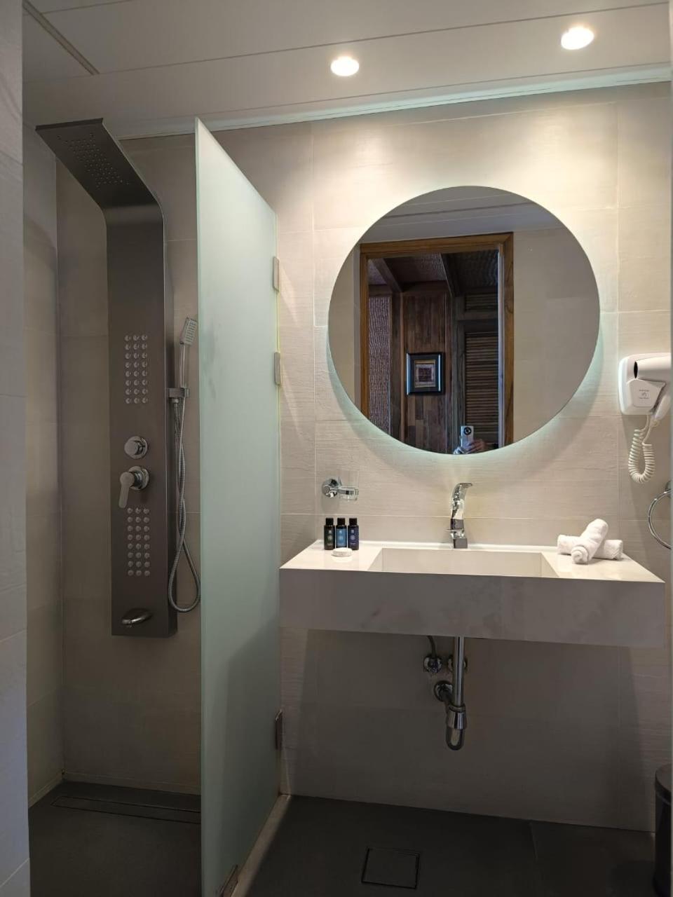 Bay Lodge Boutique Hotel 50/50