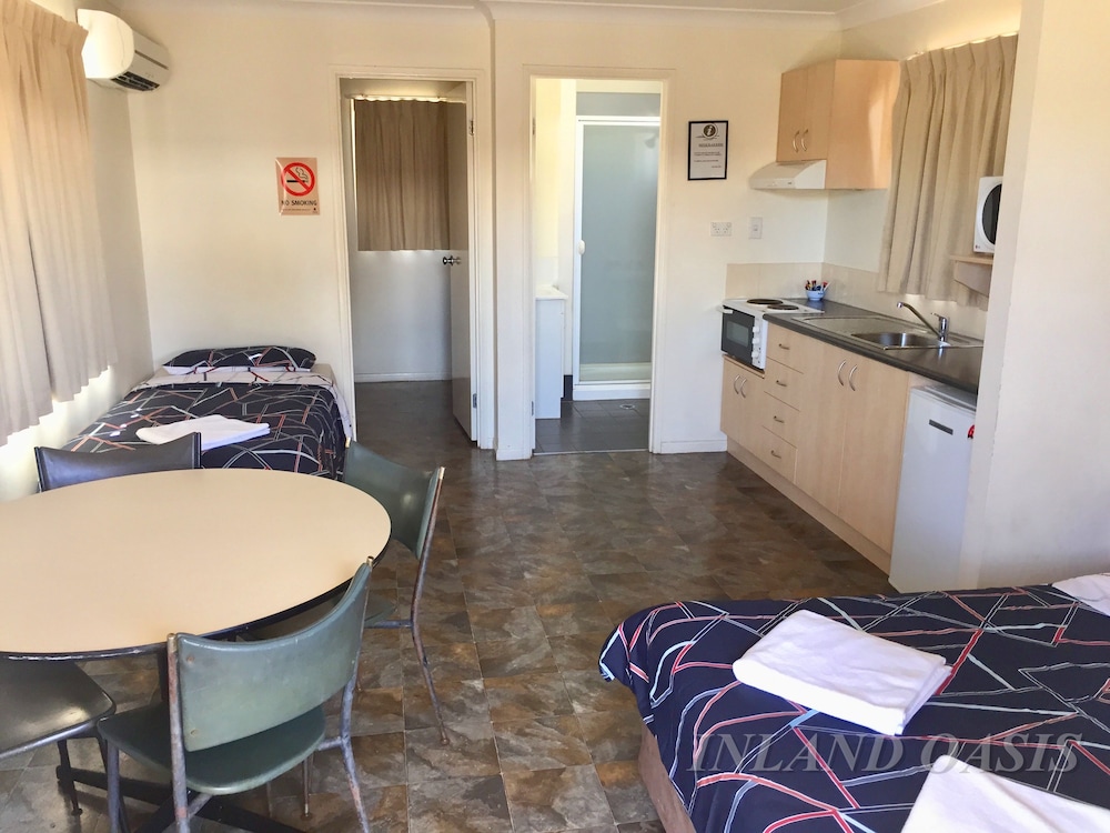 INLAND OASIS MOTEL 30/68
