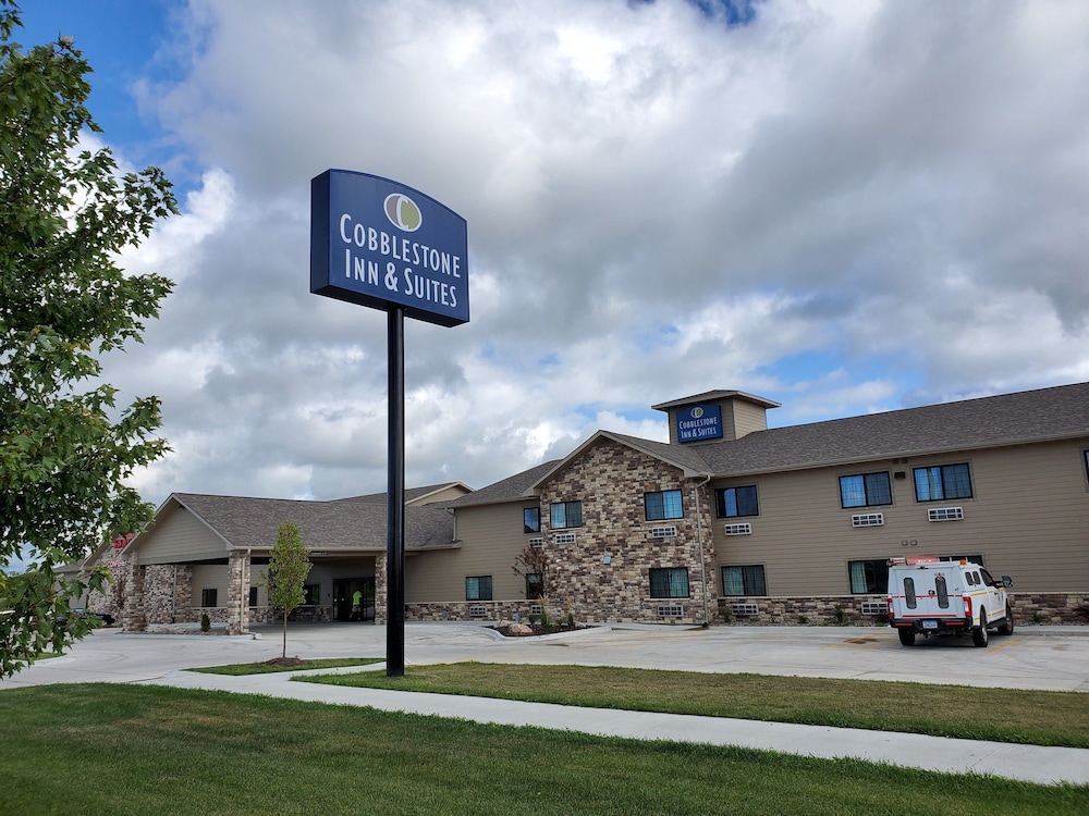 Cobblestone Inn & Suites - Boone 1/50