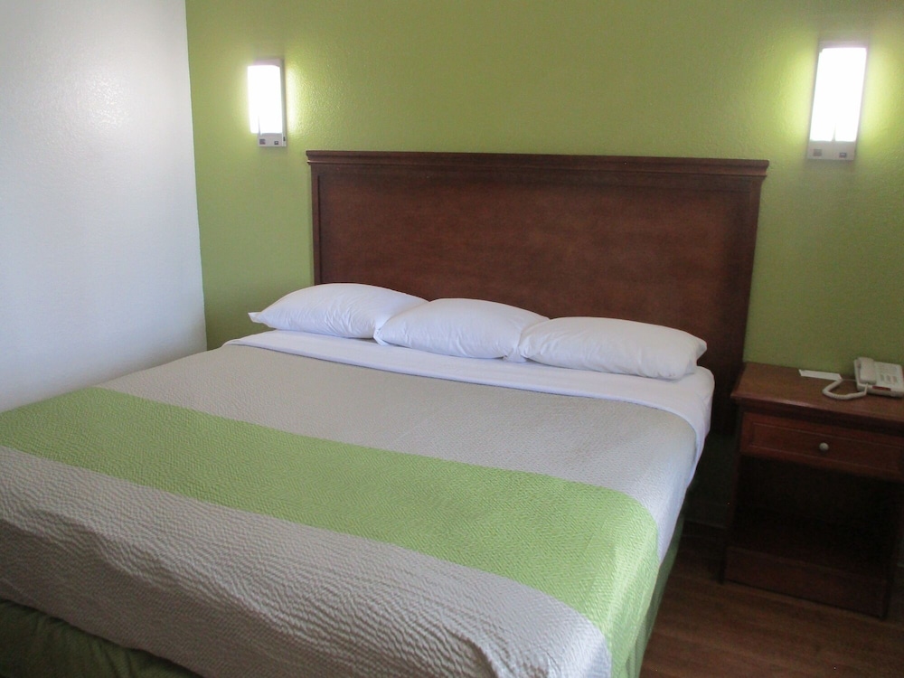 غرفة بسرير كينج للمدخنين، Motel6 Meridian, MS 3/6