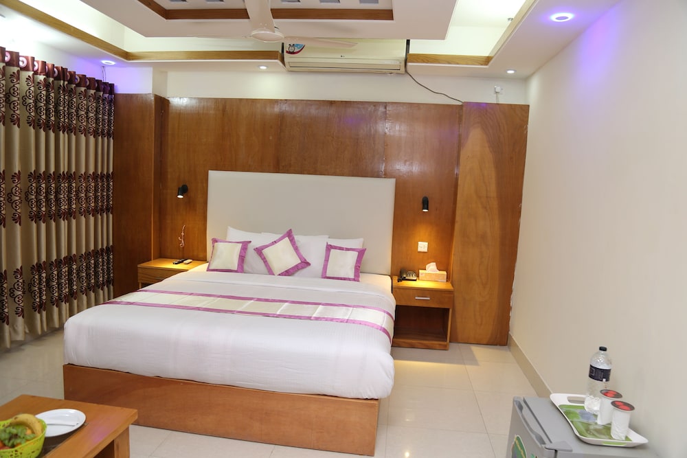 EXECUTIVE, SUITE