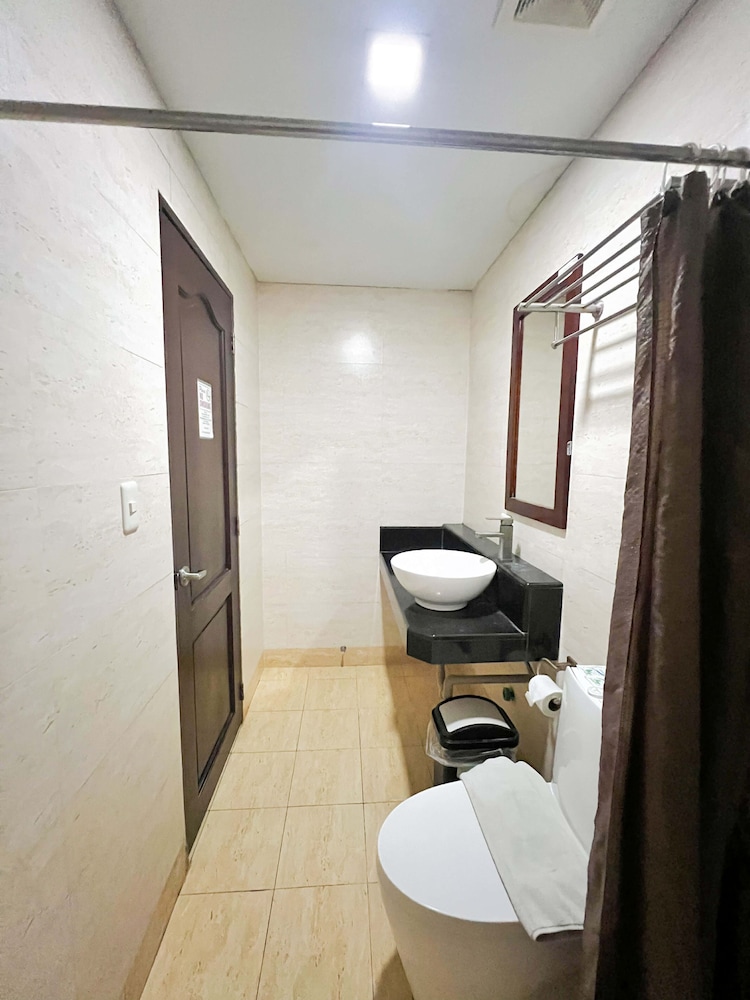 Cebu Capitol Central Hotel and Suites powered by Cocotel 52/55