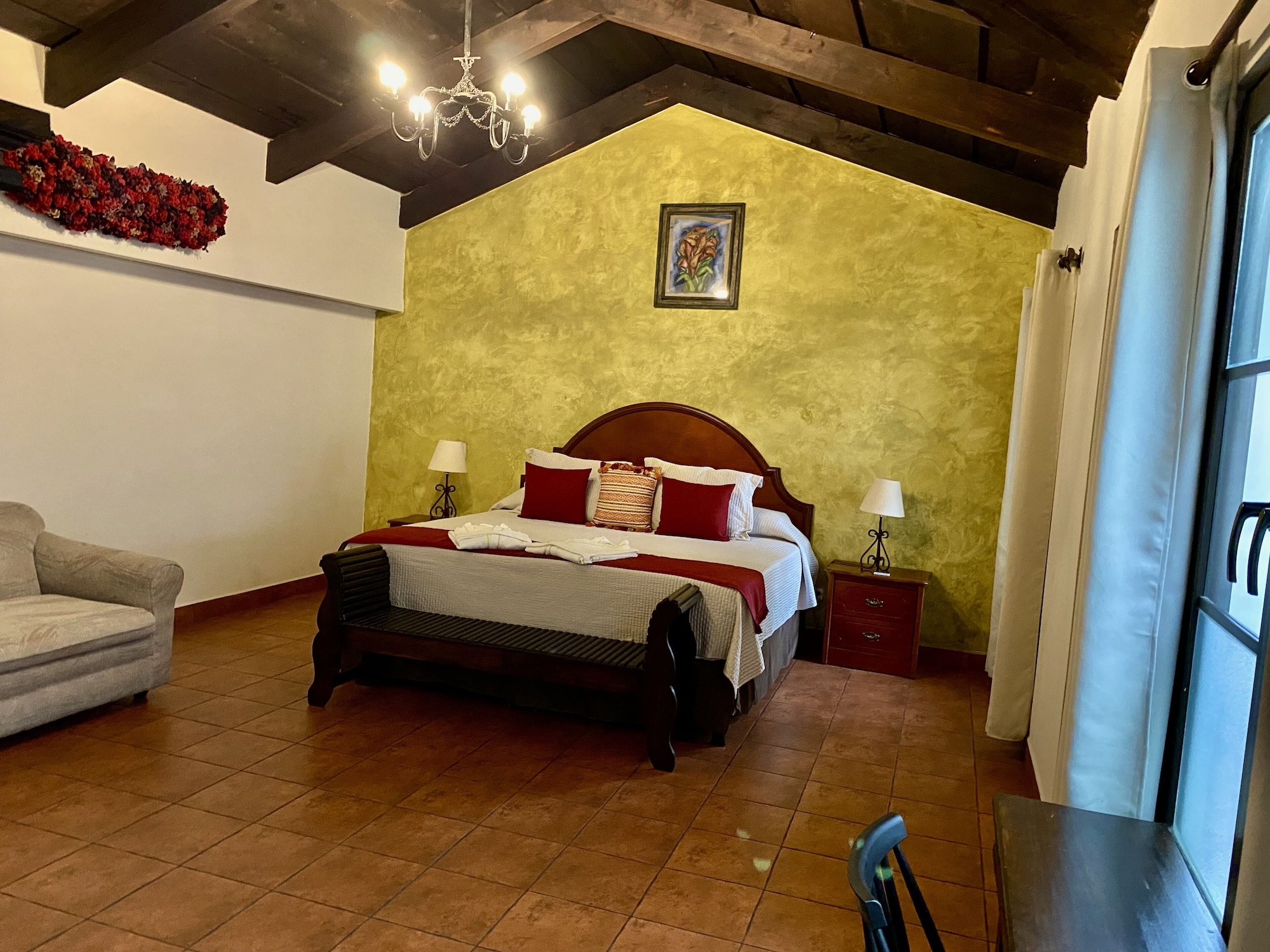 DELUXE, DOUBLE BED, BATHTUB