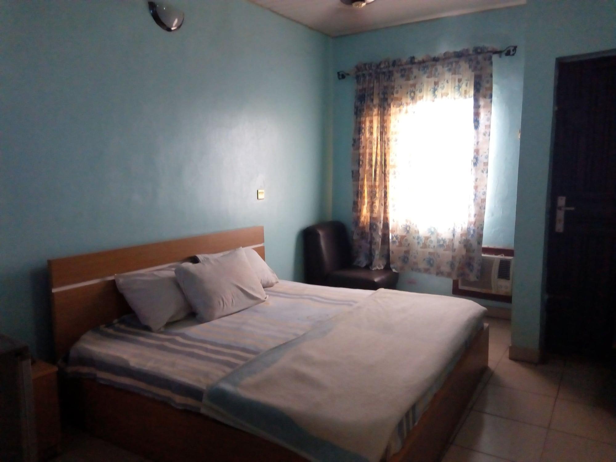 Adebayowa Hotel 3/17