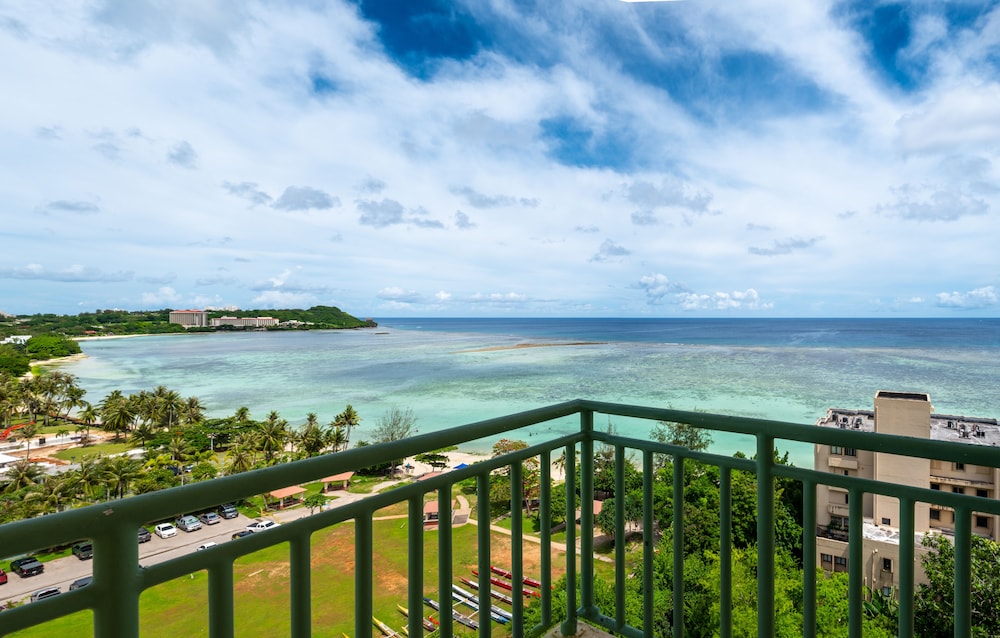 Holiday Resort And Spa Guam 83/86