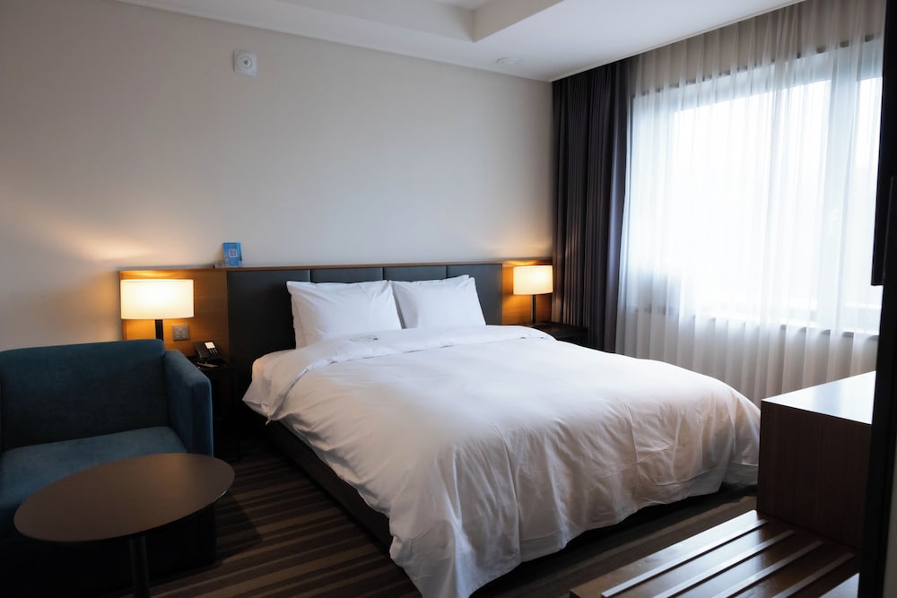 DELUXE, DOUBLE BED, BATHTUB