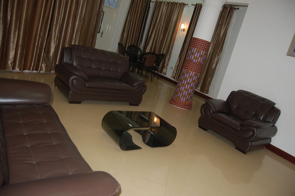 Kingsbridge Royale Hotel 35/50