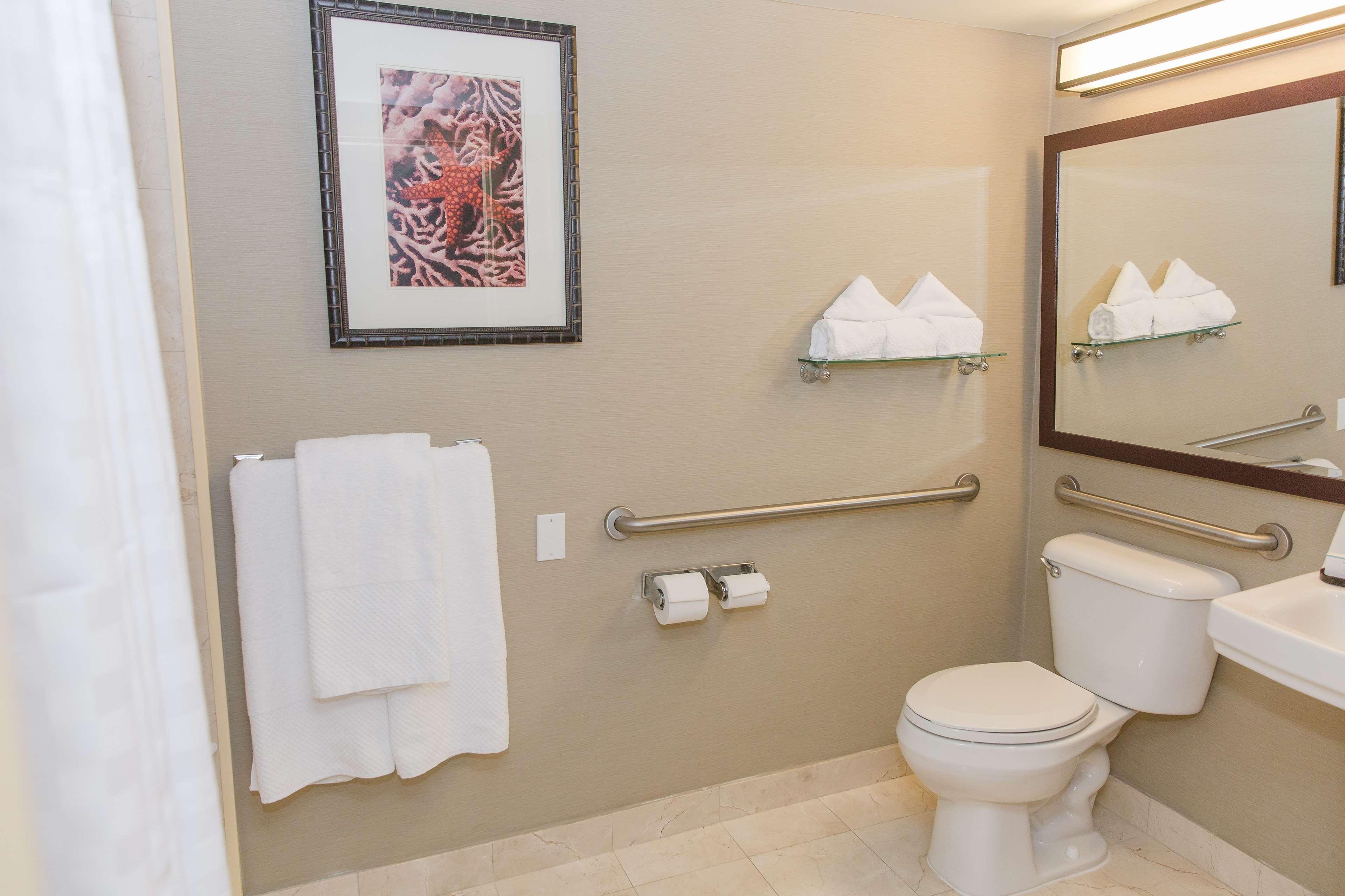 جناح بريميوم بسرير كوين، Embassy Suites by Hilton West Palm Beach Central 2/3