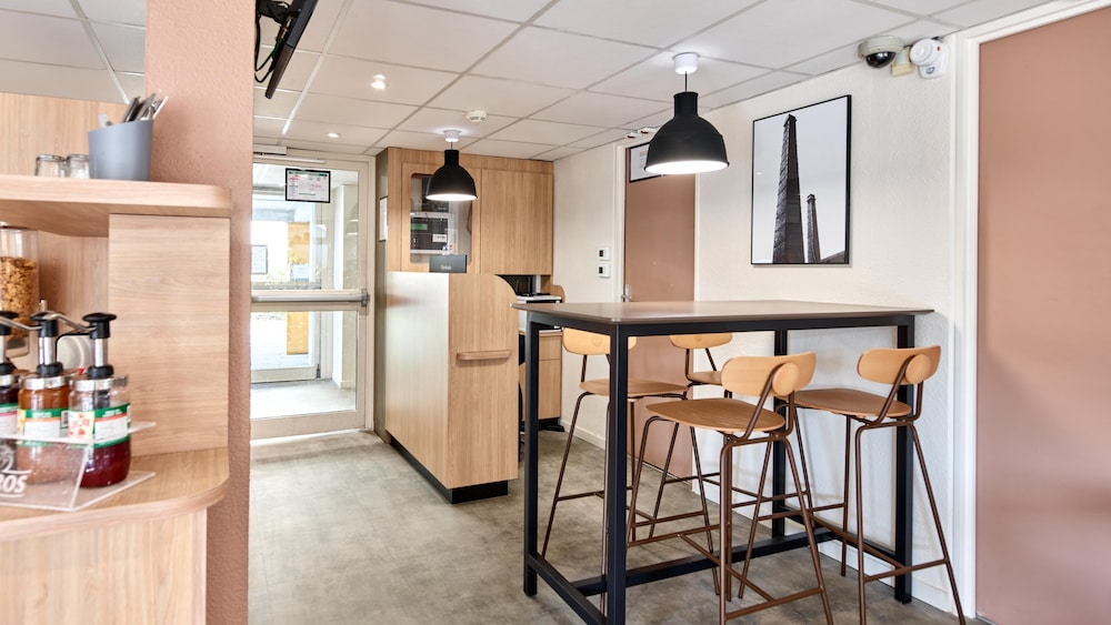 Premiere Classe Valenciennes Ouest - Petite Foret 47/56