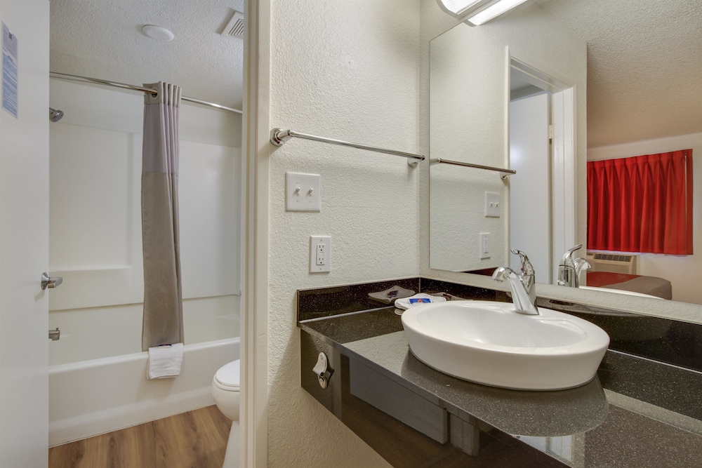 Motel6 Tempe, AZ - Broadway - ASU 58/63