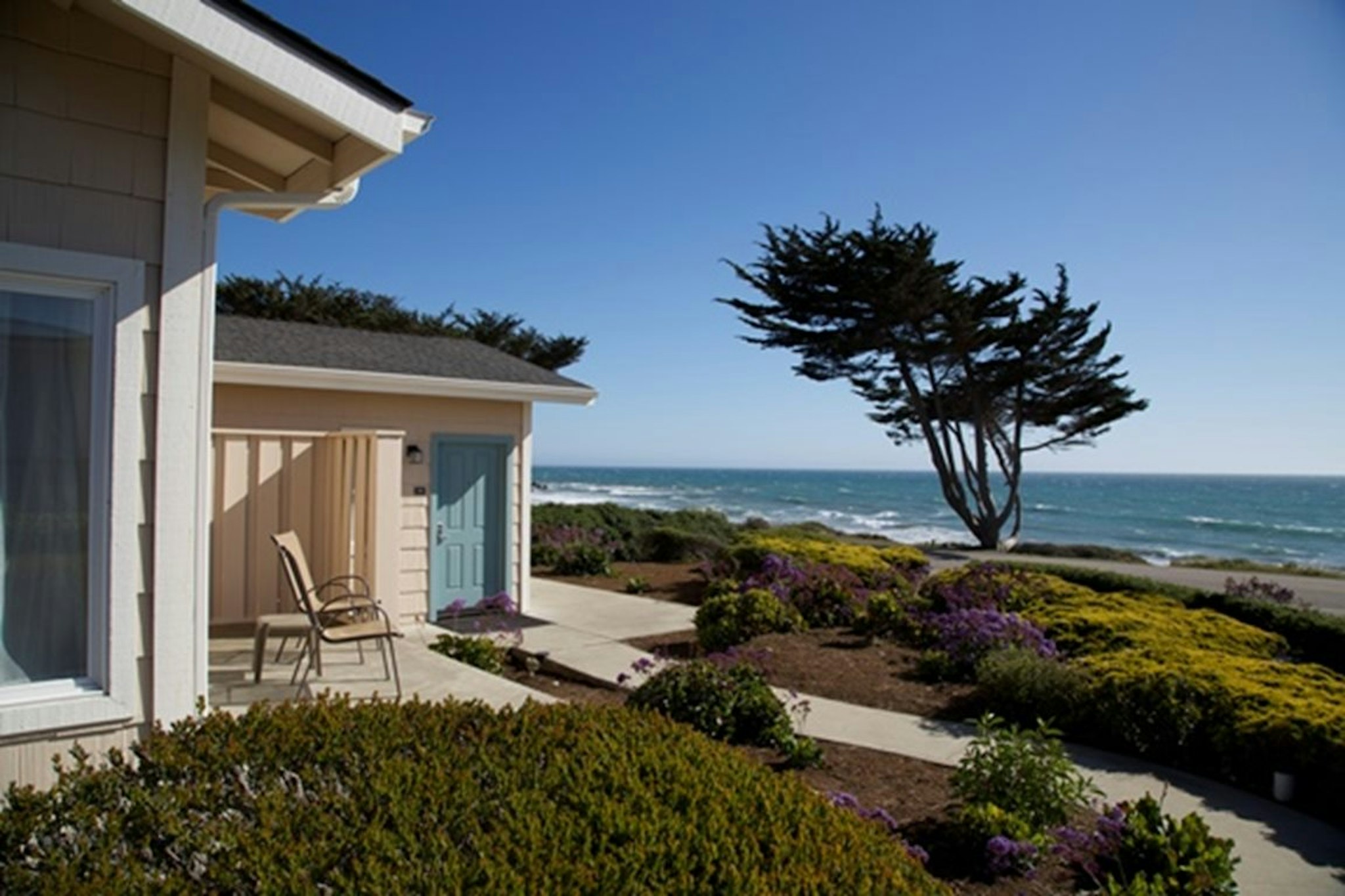 Cambria Landing Inn & Suites 32/35