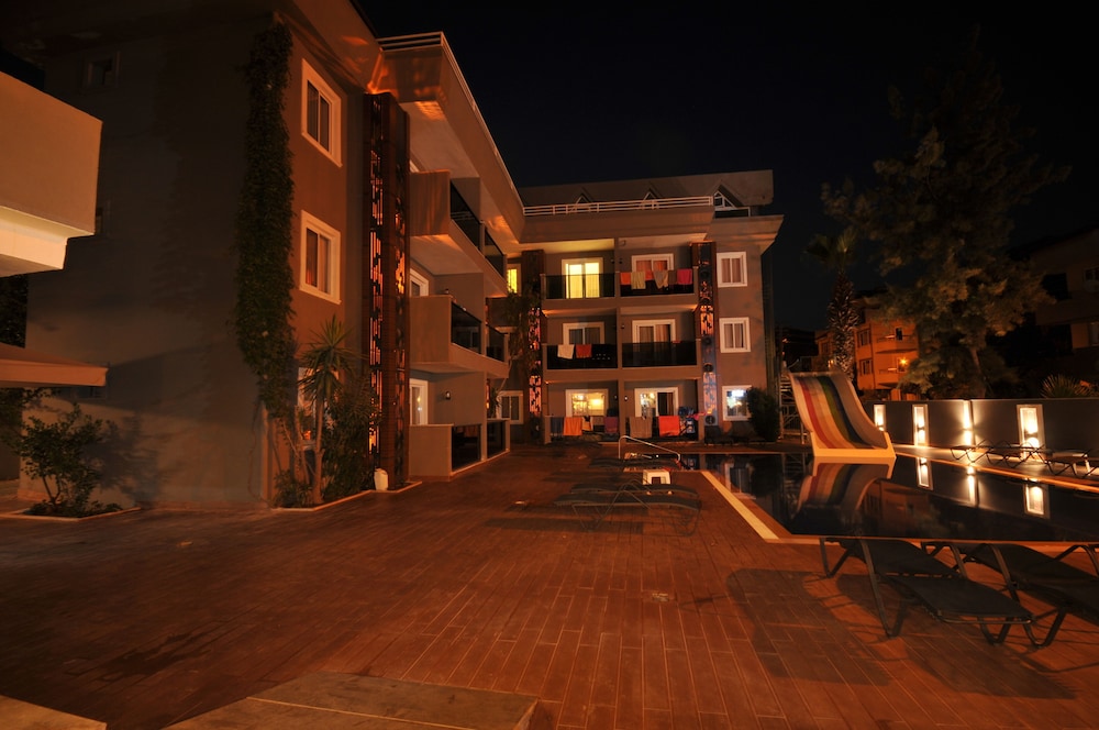 Isla Suite Hotel 41/46