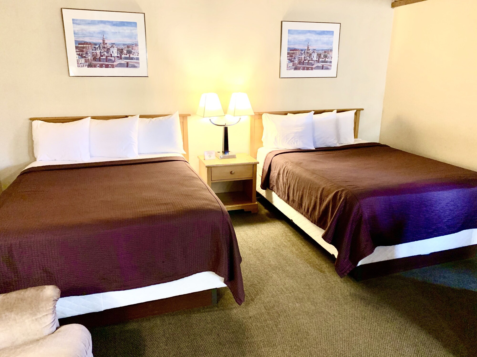 Standard, 2 Queen Beds, Main Floor