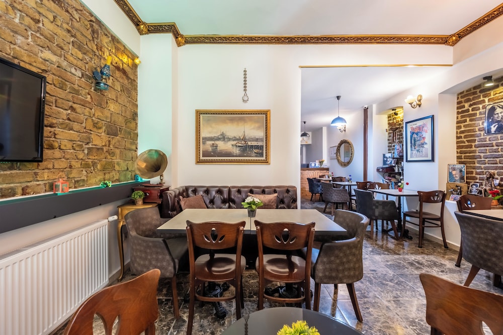 Taksim Trust Hotel (ex Ilya Pera Hotel) 52/63