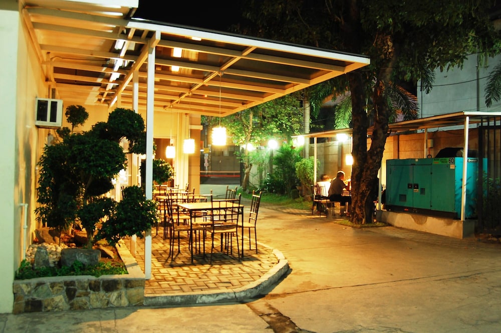 Rumi Apartelle Hotel 2/24