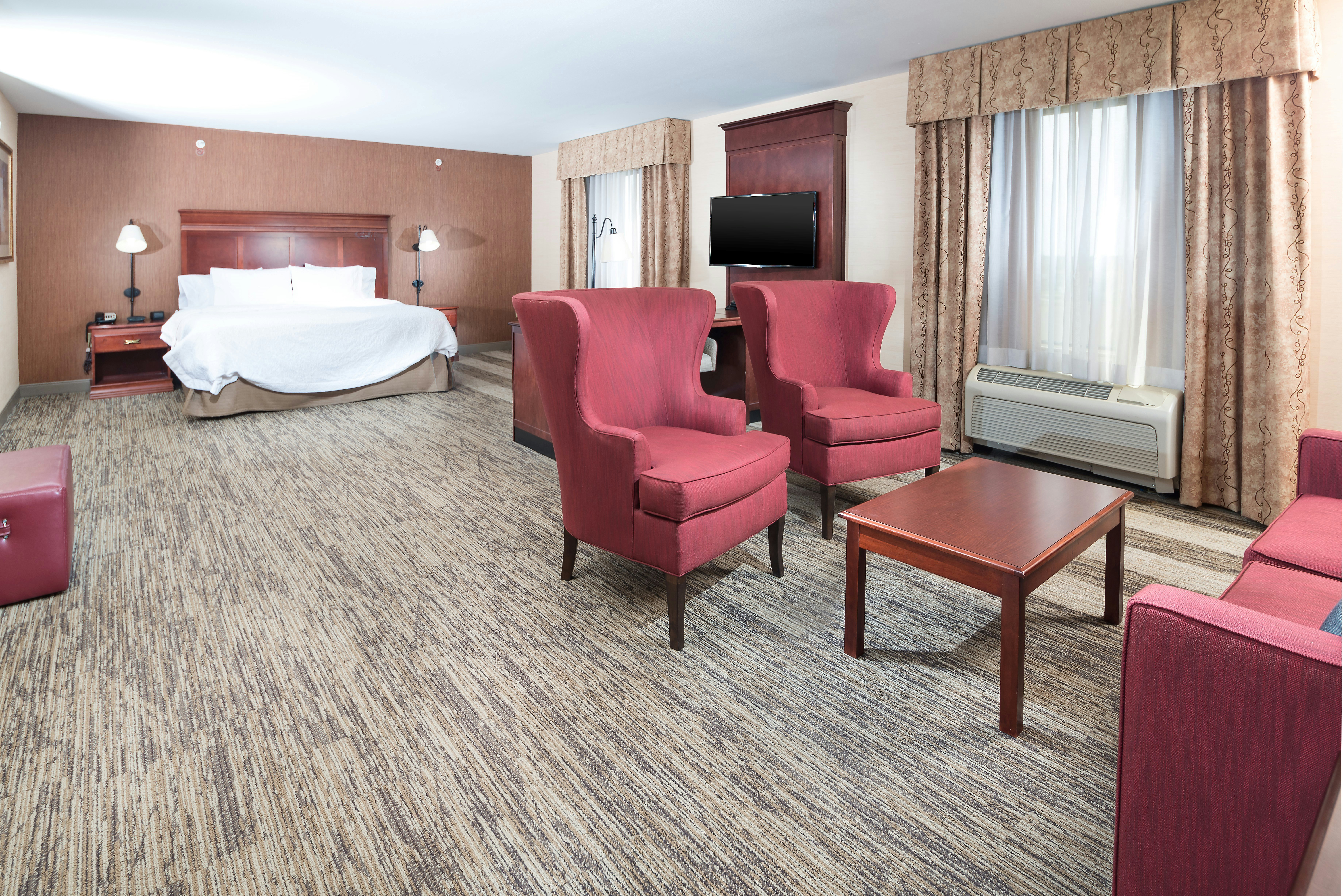 غرفة بسرير كينج لذوي الإعاقة، Hampton Inn & Suites Greensburg 2/3