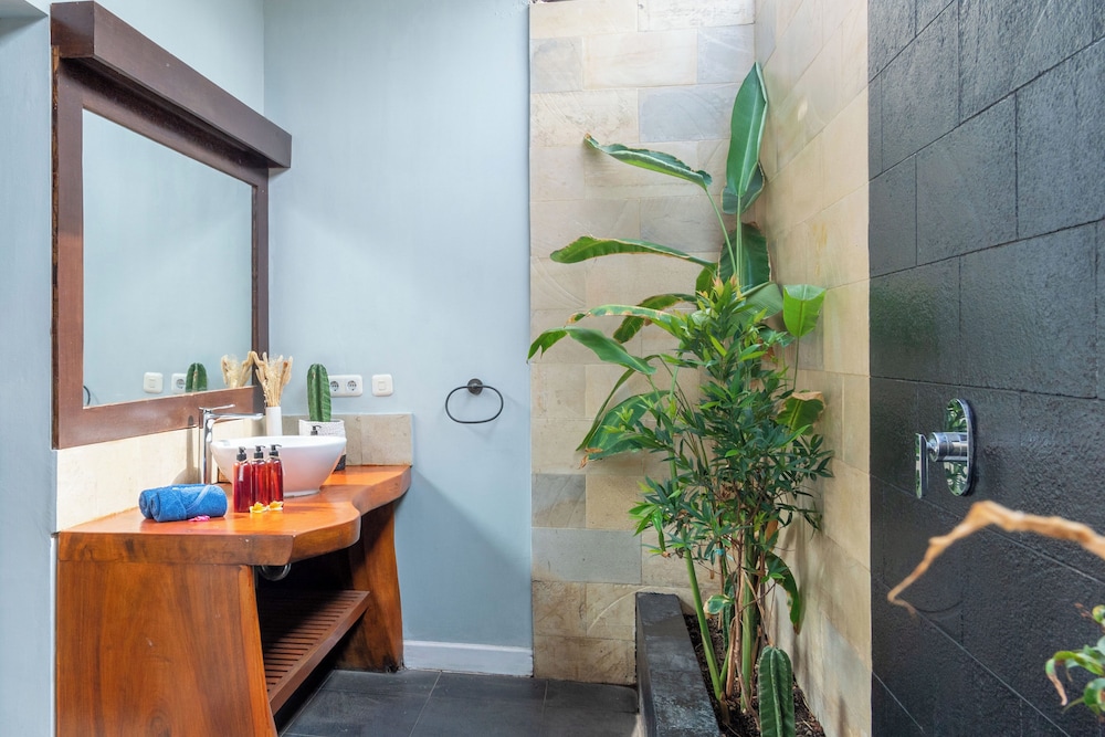 Bale Sampan Bungalows 14/64