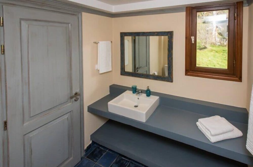 Epoches Luxury Suites 46/50