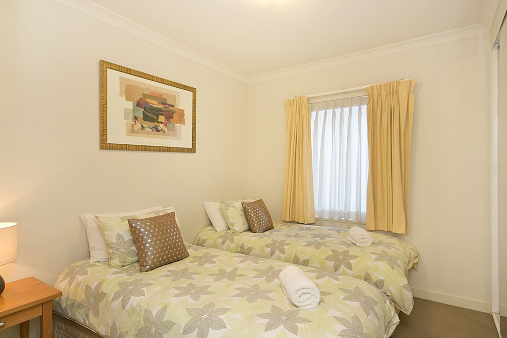 Apartments On Mounts Bay 7/38