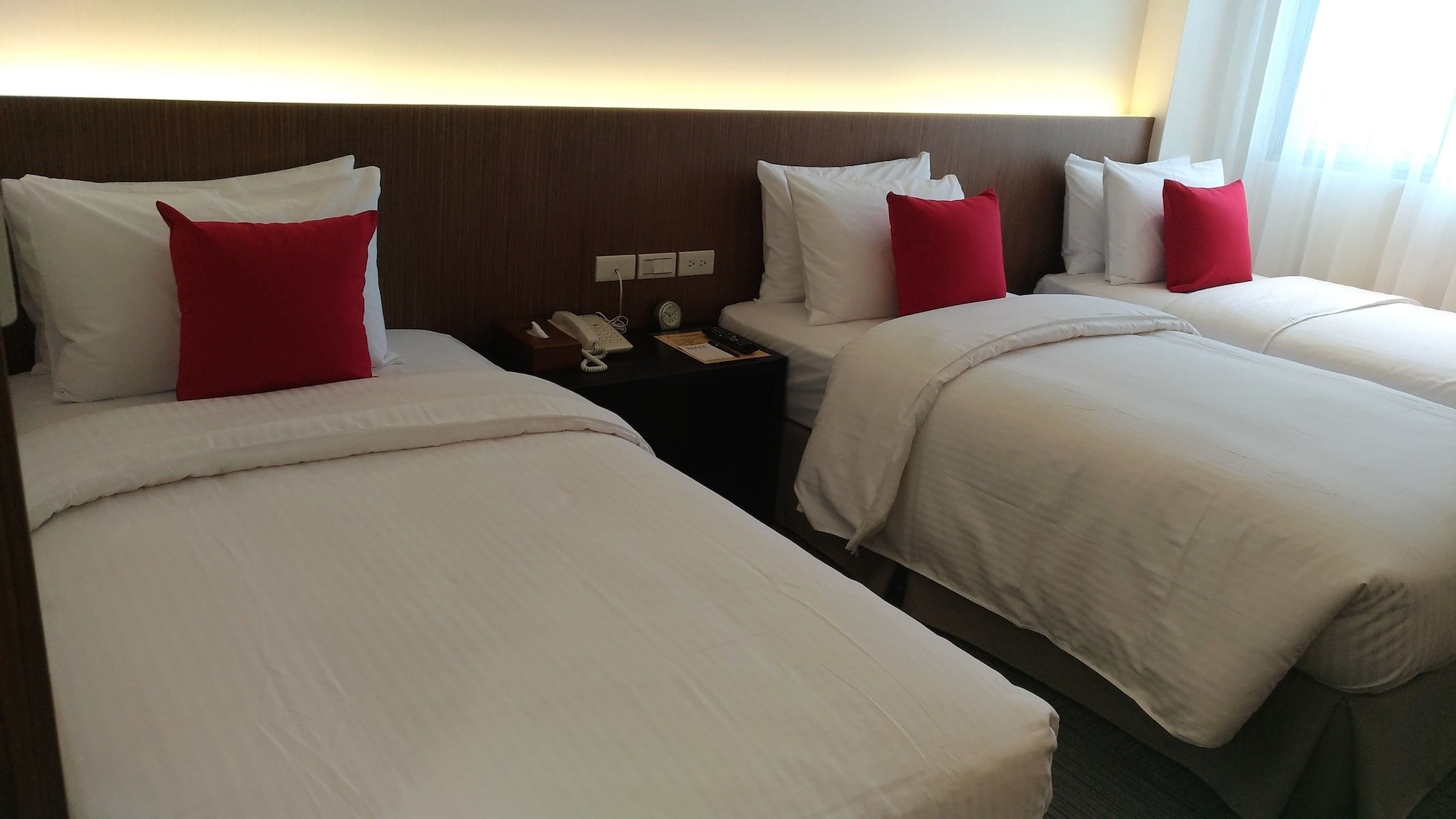 DELUXE, TRIPLE, 3 BEDS, PARK VIEW