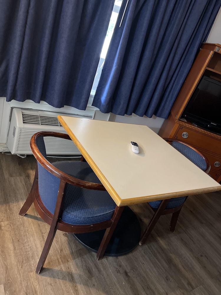 Safari Motel 41/55