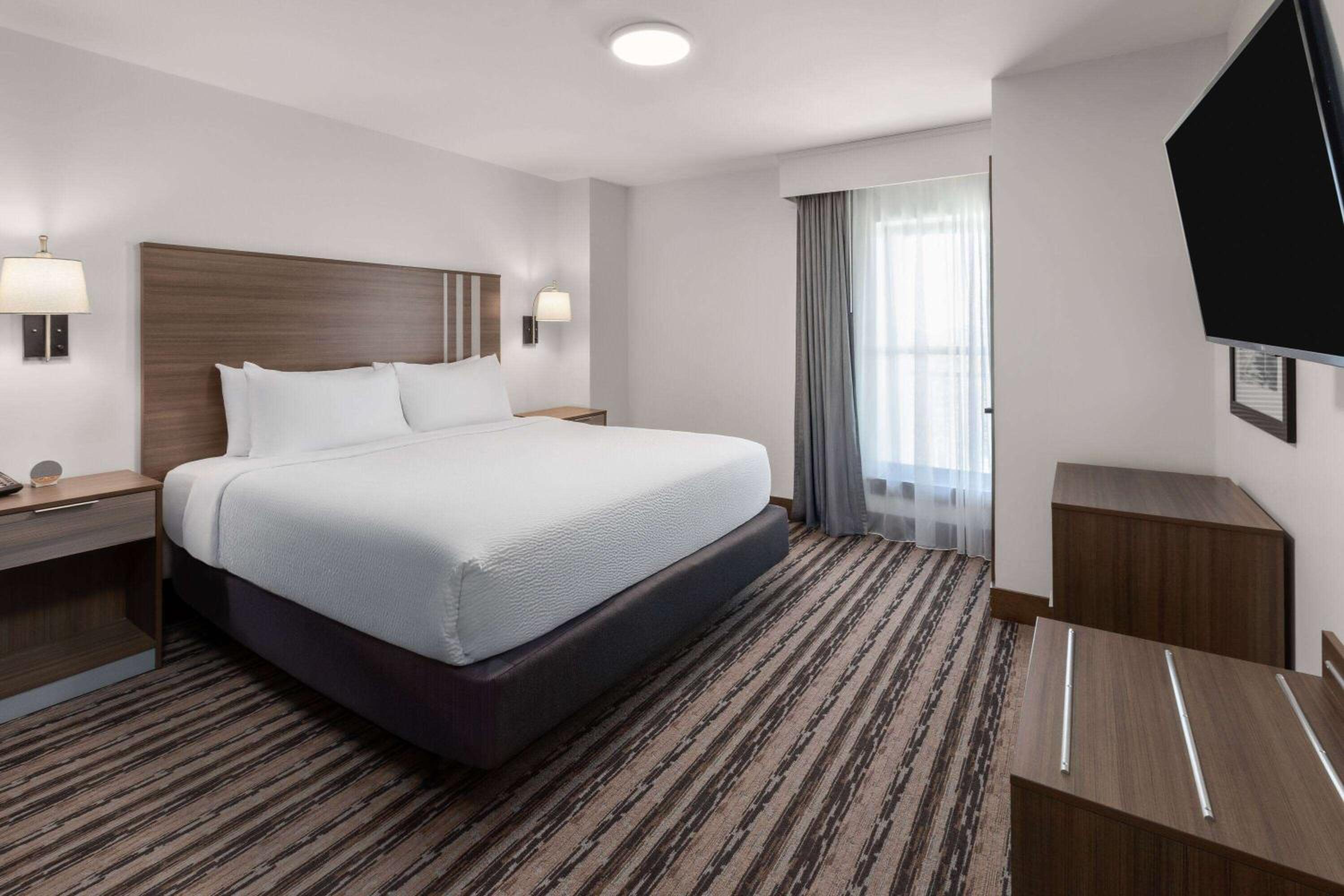 Lodge, Suite, King Bed, Sunset View, Accessible