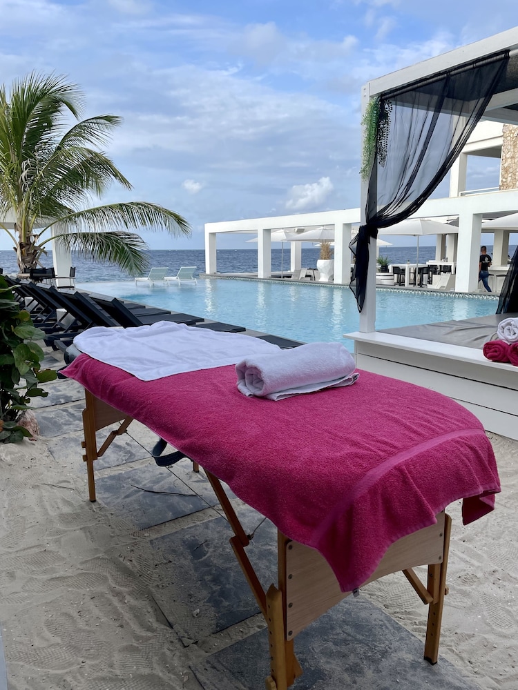Saint Tropez Boutique Hotel 25/50