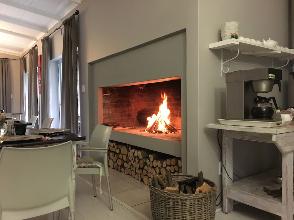 Paarl Nuwerus Lodge 18/36