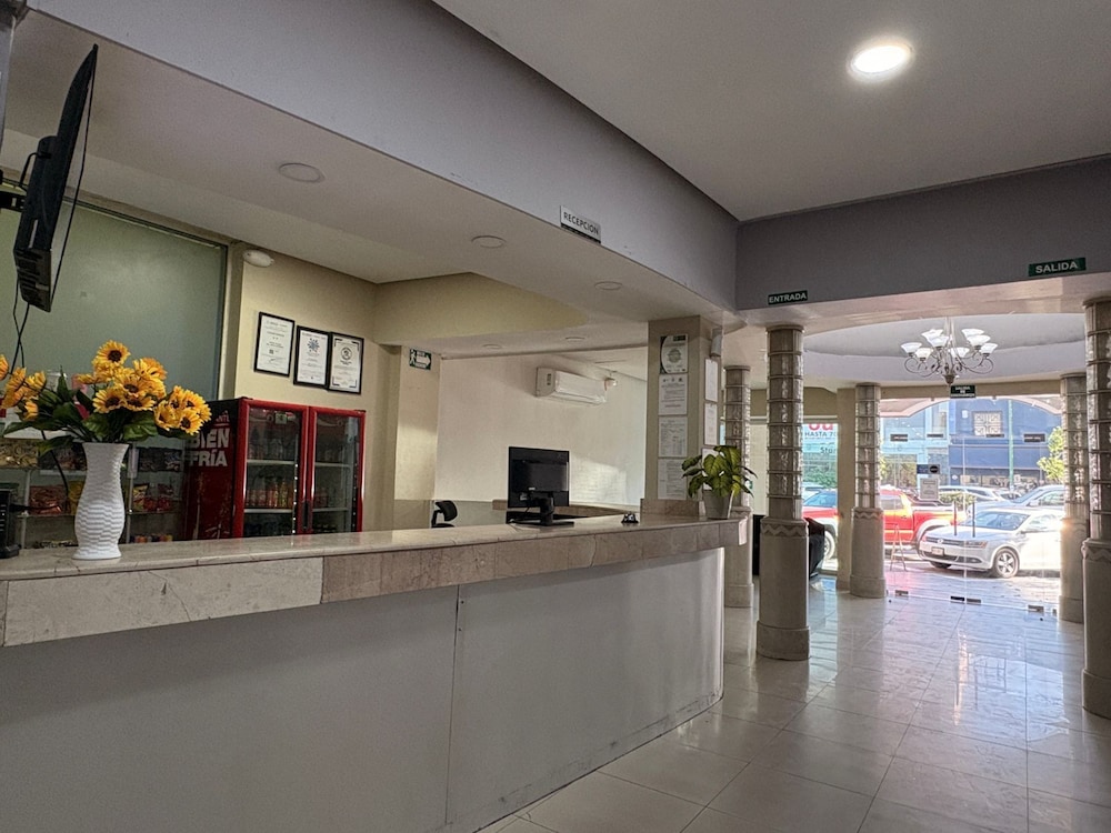 Hotel Plaza Del Arco Express 10/65