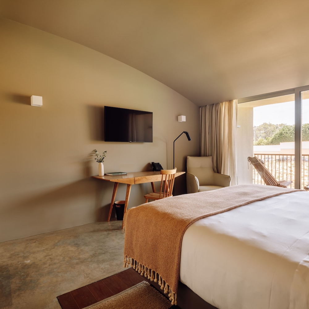 Nature, 1 King and 1 Single Beds