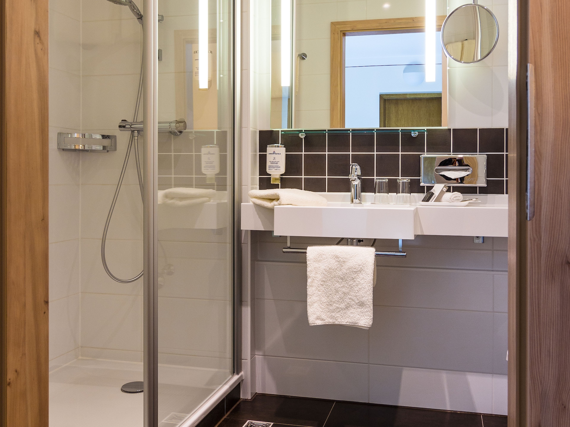 غرفة عائلية بسريرين منفصلين مع أريكة، Amber Hotel Bavaria 6/8