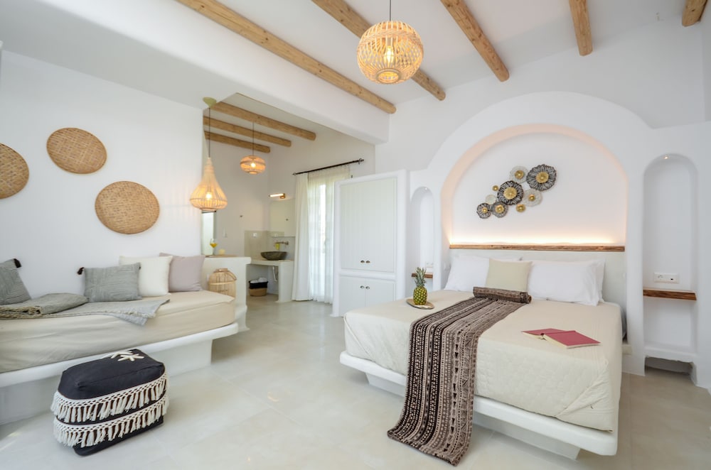 Naxos Nature Suites 9/39