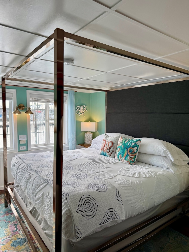 The Newport Belle 10/50