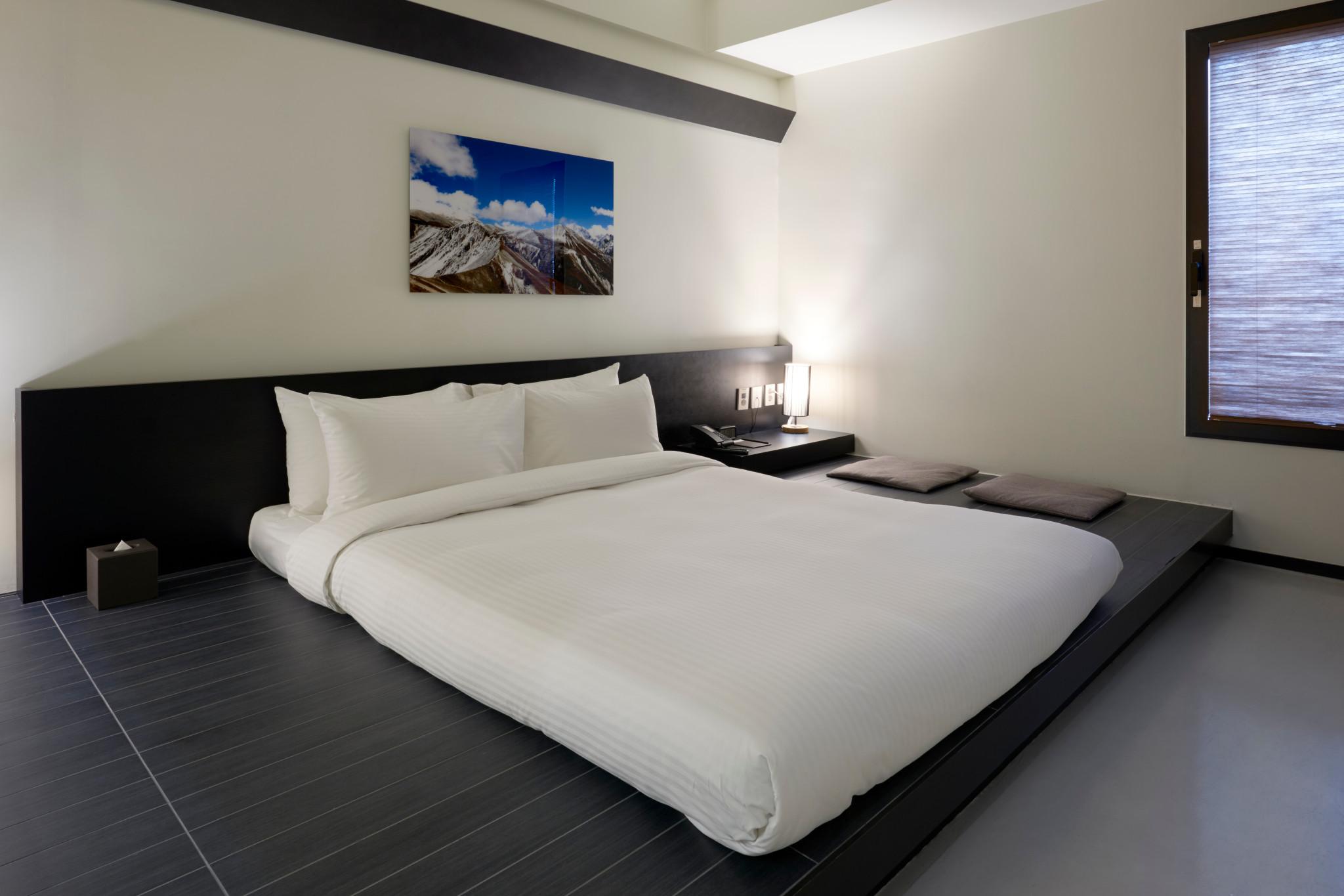 Latex, Standard, Queen Bed