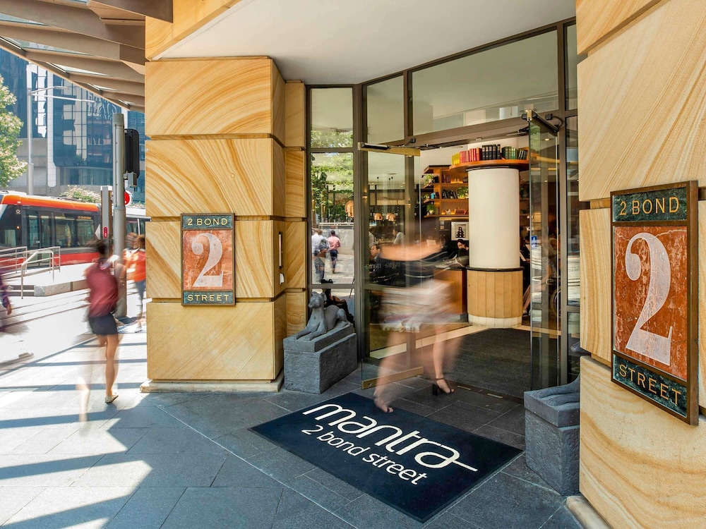 Mantra 2 Bond Street Sydney 12/62