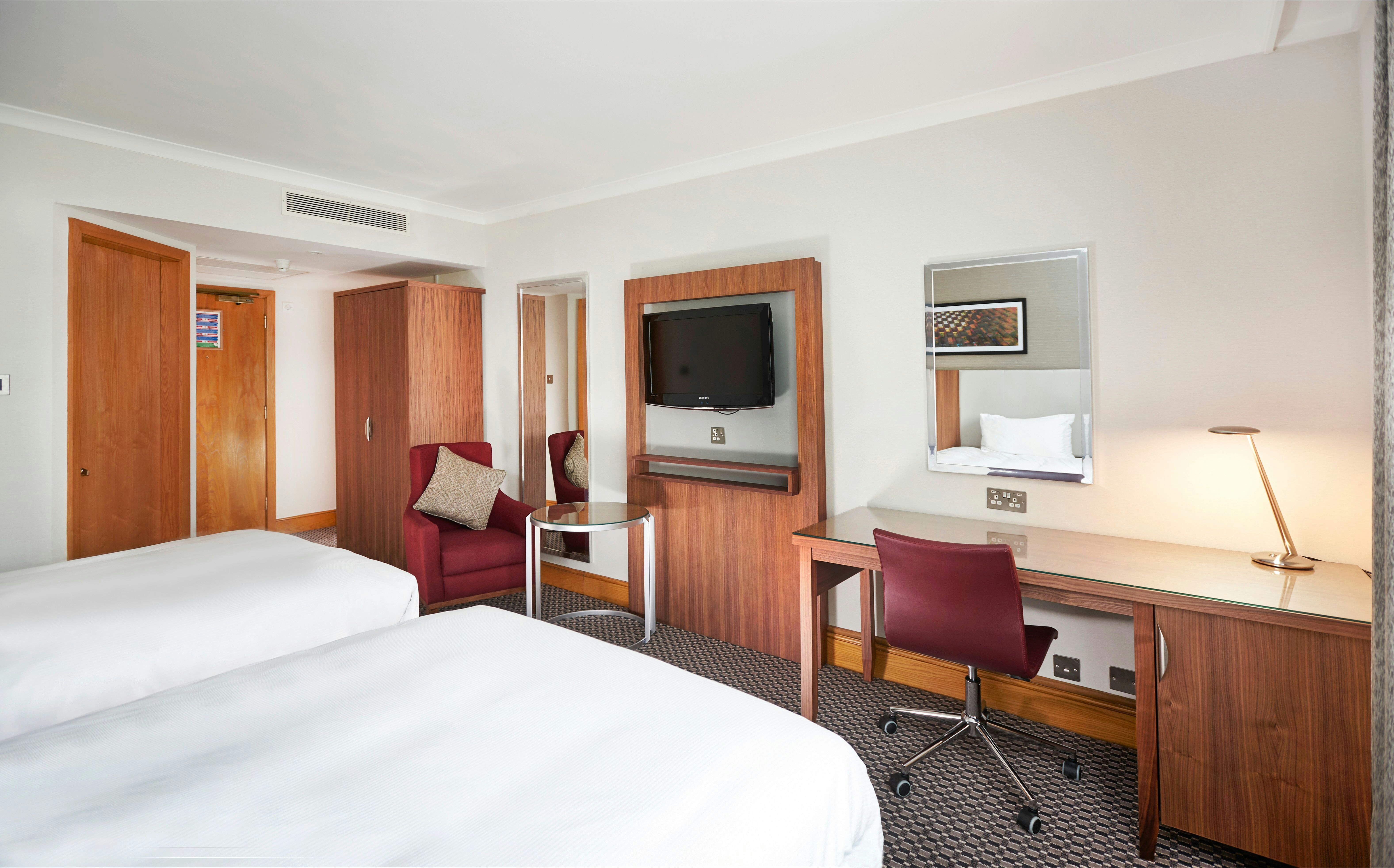 DELUXE, TWIN BEDS