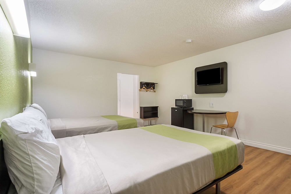 Motel6 Santa Maria, CA - South 16/56
