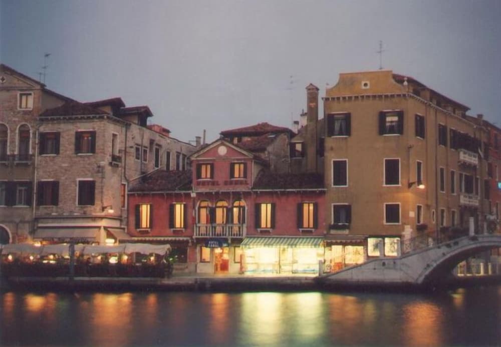 Hotel Canal 31/35