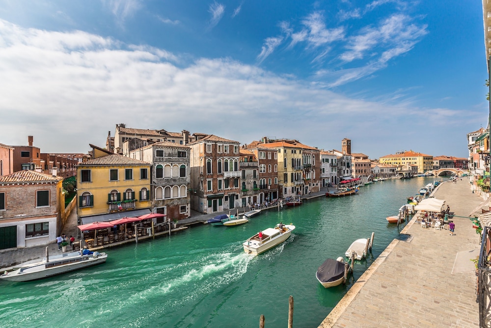 Palazzina Canal 30/37