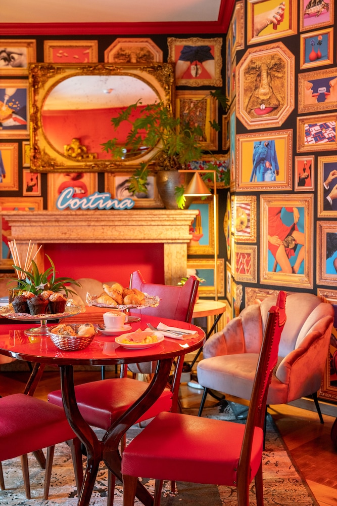 Ambra Cortina Luxury Fashion Boutique Hotel 49/55