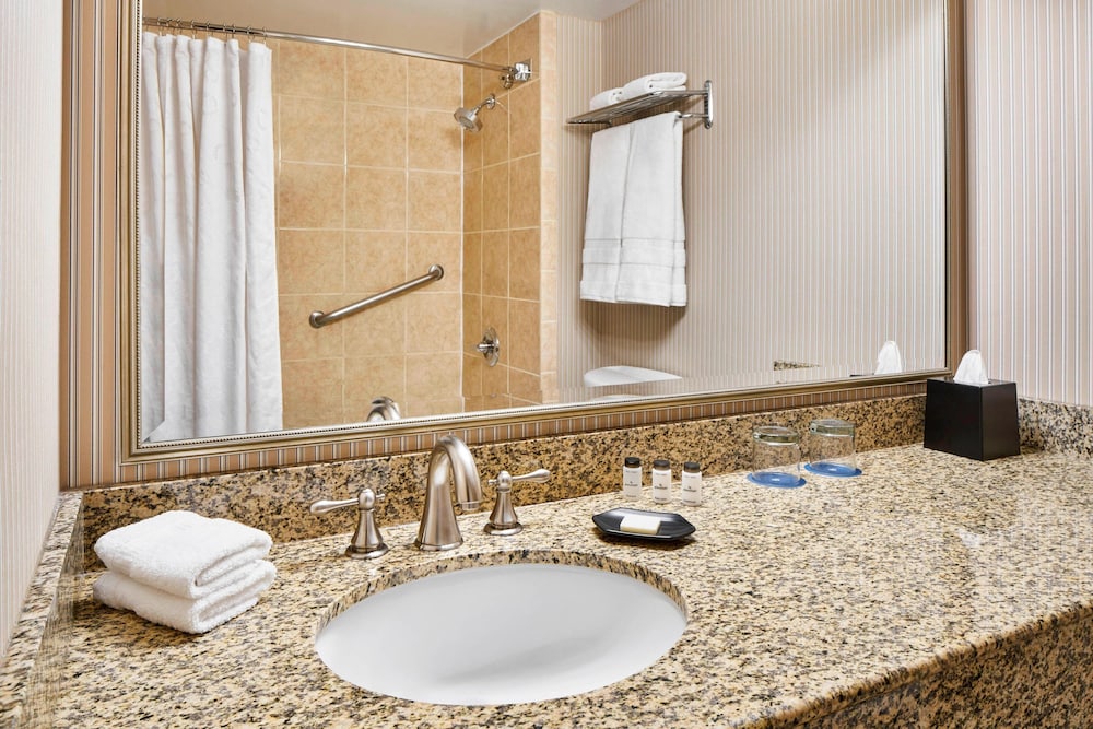 Sheraton Inner Harbor 48/50