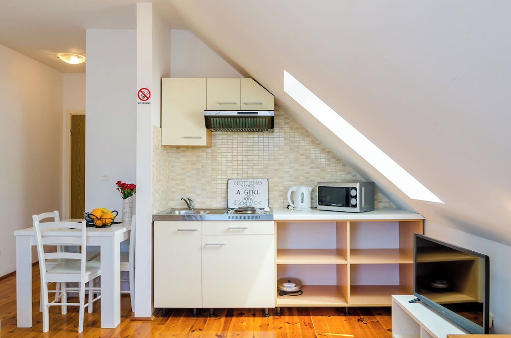 ORKA APARTMENTS 4/75